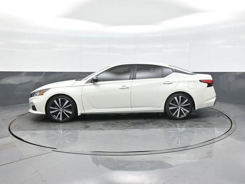 2022 Nissan Altima SR FWD