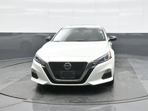 2022 Nissan Altima SR FWD