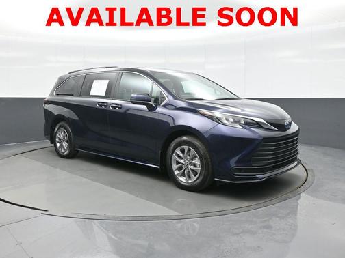 2025 Toyota Sienna LE