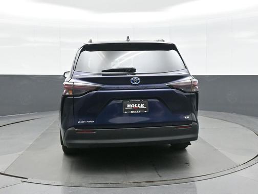 2025 Toyota Sienna LE