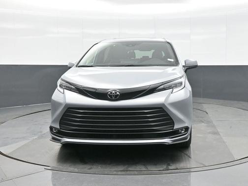 2026 Toyota Sienna Woodland Edition