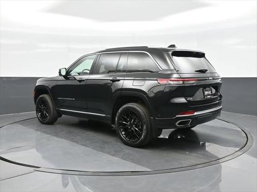 2022 Jeep Grand Cherokee Summit