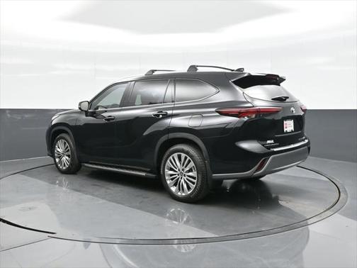 2025 Toyota Highlander Platinum
