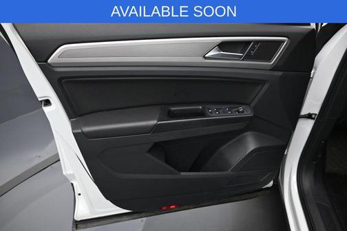 Pure White 2018 Volkswagen Atlas 2.0T SE