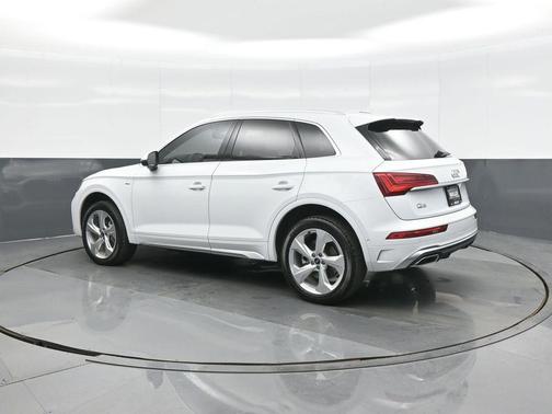 2022 Audi Q5 45 S line Prestige