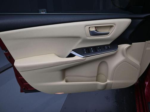 2016 Toyota Camry Hybrid SE