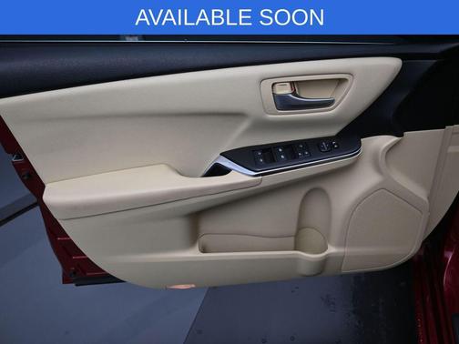 Pearl 2016 Toyota Camry Hybrid SE