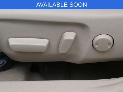 Pearl 2016 Toyota Camry Hybrid SE