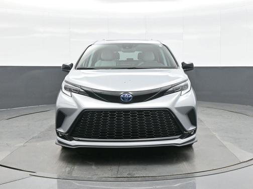 2025 Toyota Sienna XSE 7 Passenger