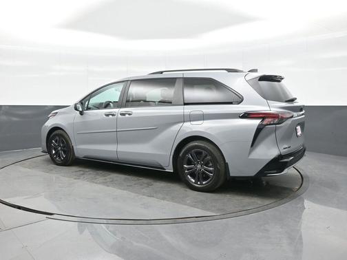 2025 Toyota Sienna XSE 7 Passenger