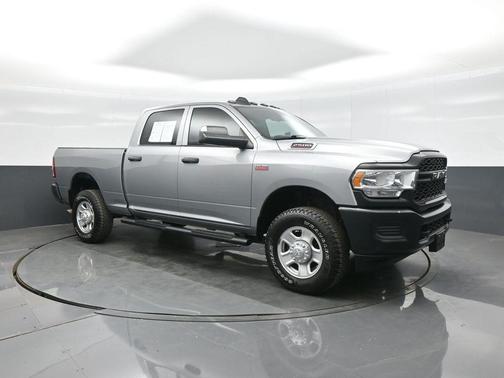 2021 RAM 2500 Tradesman Crew Cab 4x4 6'4' Box