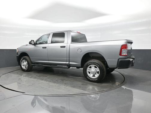 2021 RAM 2500 Tradesman Crew Cab 4x4 6'4' Box