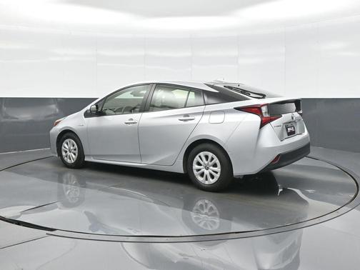 Classic Silver Metallic 2019 Toyota Prius LE