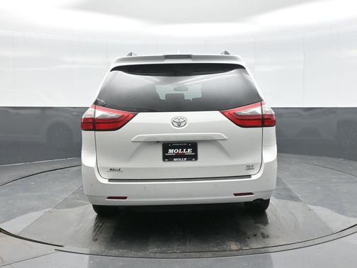 2020 Toyota Sienna XLE Premium