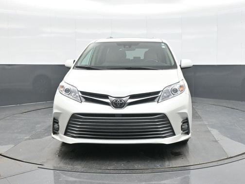 2020 Toyota Sienna XLE Premium