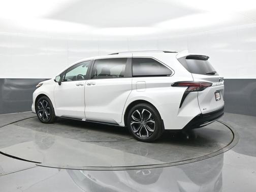 2025 Toyota Sienna Platinum 7 Passenger