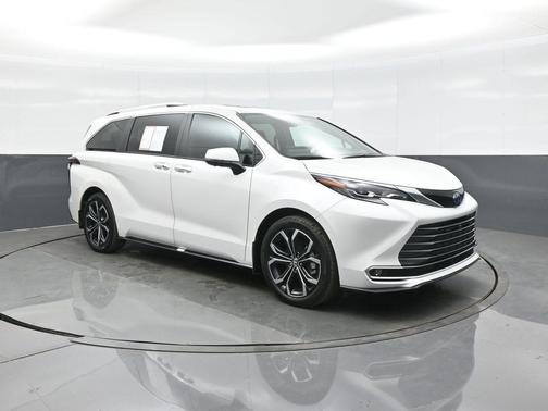 2025 Toyota Sienna Platinum 7 Passenger