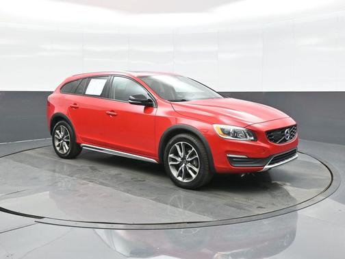 2017 Volvo V60 Cross Country T5 Platinum