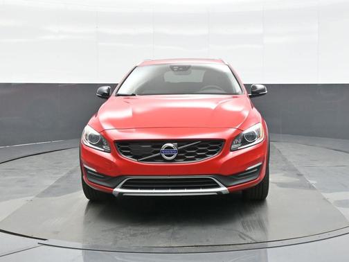 2017 Volvo V60 Cross Country T5 Platinum