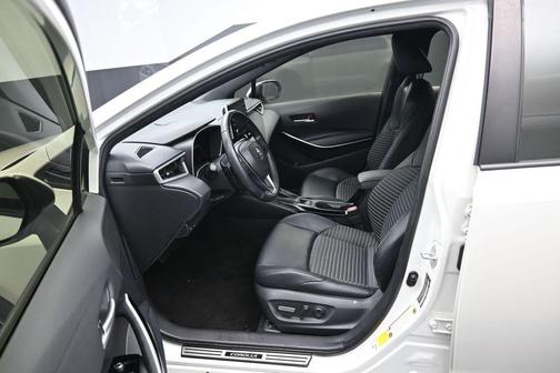 Blizzard Pearl 2020 Toyota Corolla XSE