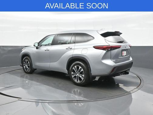 Celestial Silver Metallic 2020 Toyota Highlander XLE