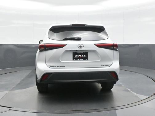 Wind Chill Pearl 2022 Toyota Highlander XLE