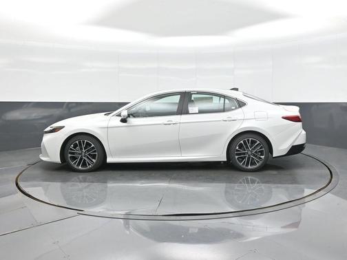 Wind Chill Pearl 2026 Toyota Camry XLE