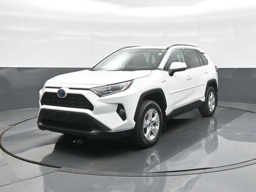 Super White 2020 Toyota RAV4 Hybrid XLE