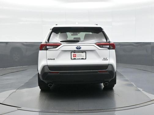 Super White 2020 Toyota RAV4 Hybrid XLE