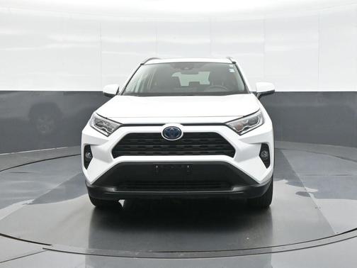 Super White 2020 Toyota RAV4 Hybrid XLE