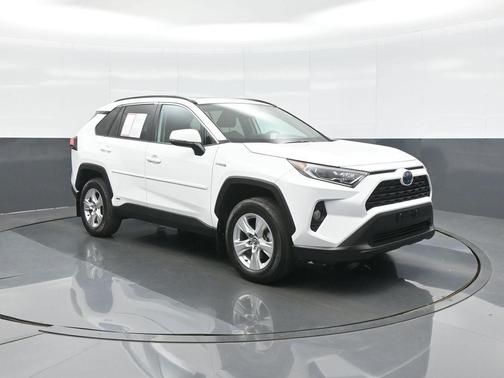 Super White 2020 Toyota RAV4 Hybrid XLE