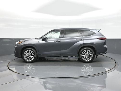 2025 Toyota Highlander Hybrid Platinum