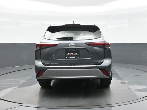 2025 Toyota Highlander Hybrid Platinum