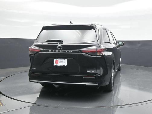 Midnight Black Metallic 2026 Toyota Sienna Limited