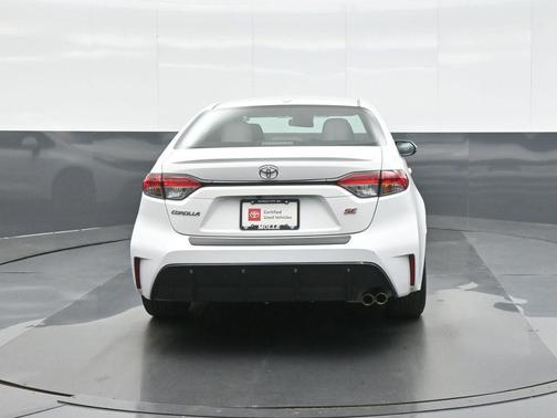 Ice Cap 2024 Toyota Corolla SE