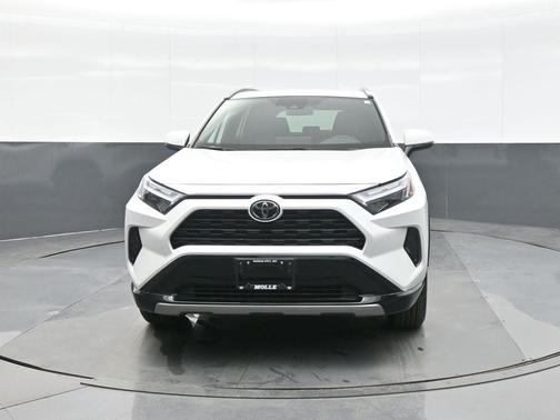 2025 Toyota RAV4 Hybrid SE