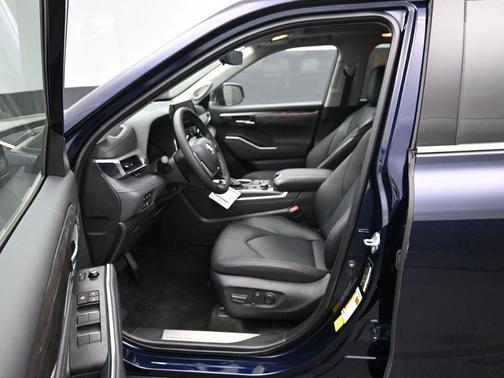 2025 Toyota Highlander Platinum