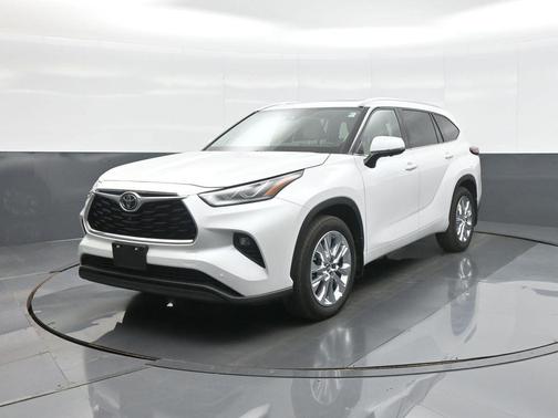Pearl 2025 Toyota Highlander Limited