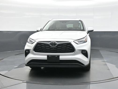 Pearl 2025 Toyota Highlander Limited