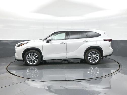 Pearl 2025 Toyota Highlander Limited