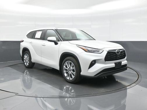 Pearl 2025 Toyota Highlander Limited