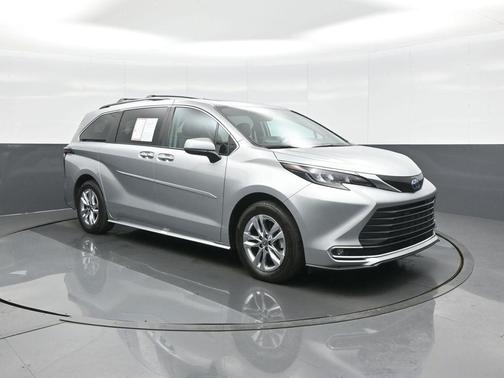 2024 Toyota Sienna XLE