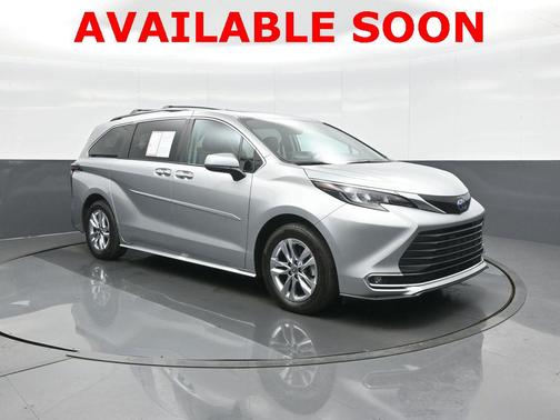 2024 Toyota Sienna XLE
