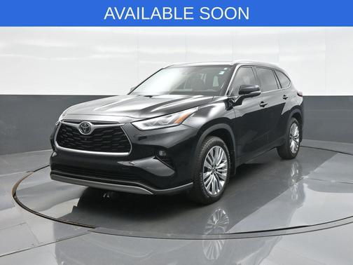 Midnight Black Metallic 2025 Toyota Highlander Platinum