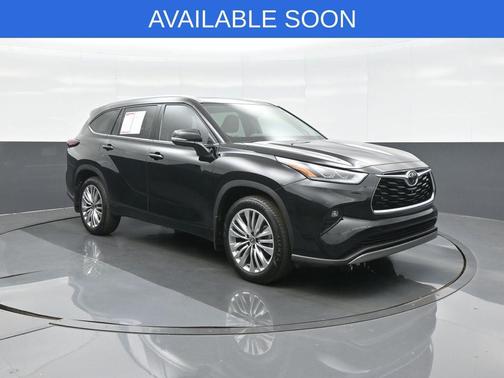 Midnight Black Metallic 2025 Toyota Highlander Platinum