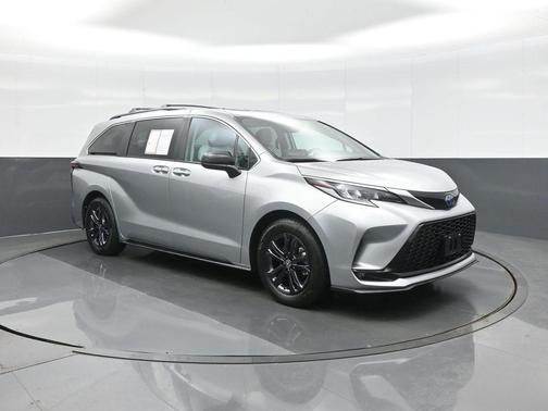 2024 Toyota Sienna XSE 7 Passenger