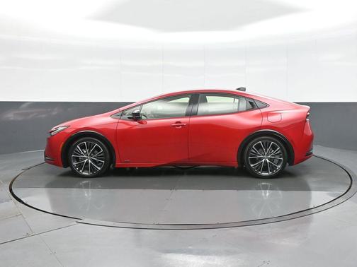 2025 Toyota Prius XLE