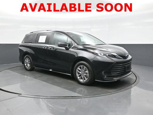 2025 Toyota Sienna XLE