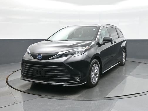 2025 Toyota Sienna XLE