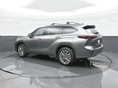Heavy Metal 2026 Toyota Highlander Hybrid Platinum